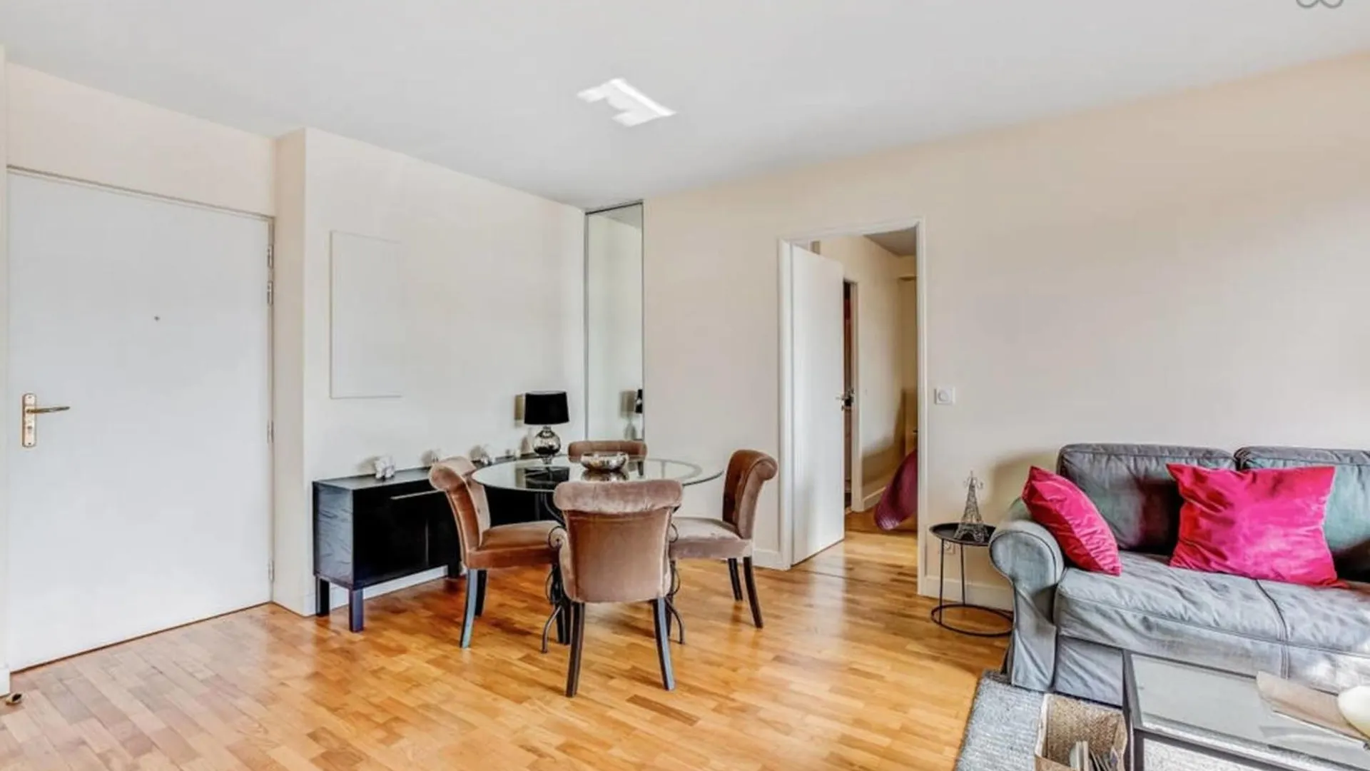 Appartement Des Toits - Welkeys Paris 0*,  France
